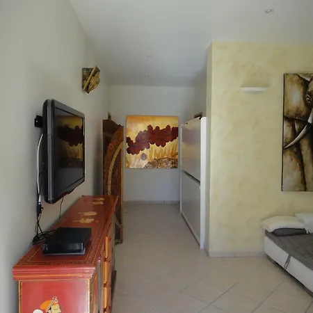 Le Clos Fleuri Apartment *